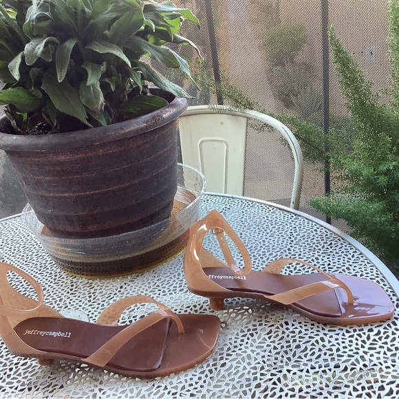 NWOT Jeffrey Campbell jellie toe post sandals - Picture 2 of 13